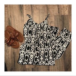 Women Small NWOT Black/White Print Jumpsuit/Romper